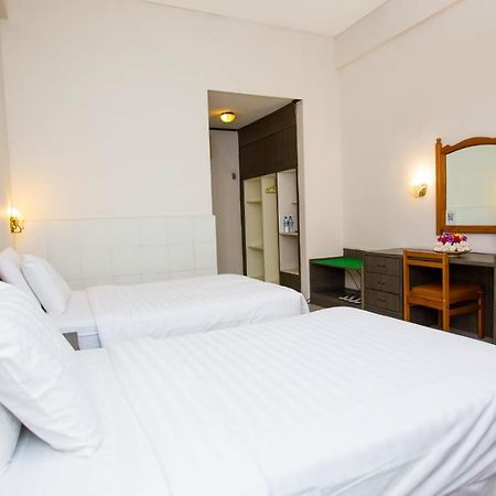 Green Garden Hotel Berastagi Zewnętrze zdjęcie