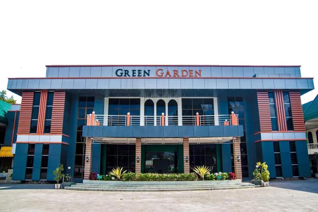 Green Garden Hotel Berastagi Zewnętrze zdjęcie