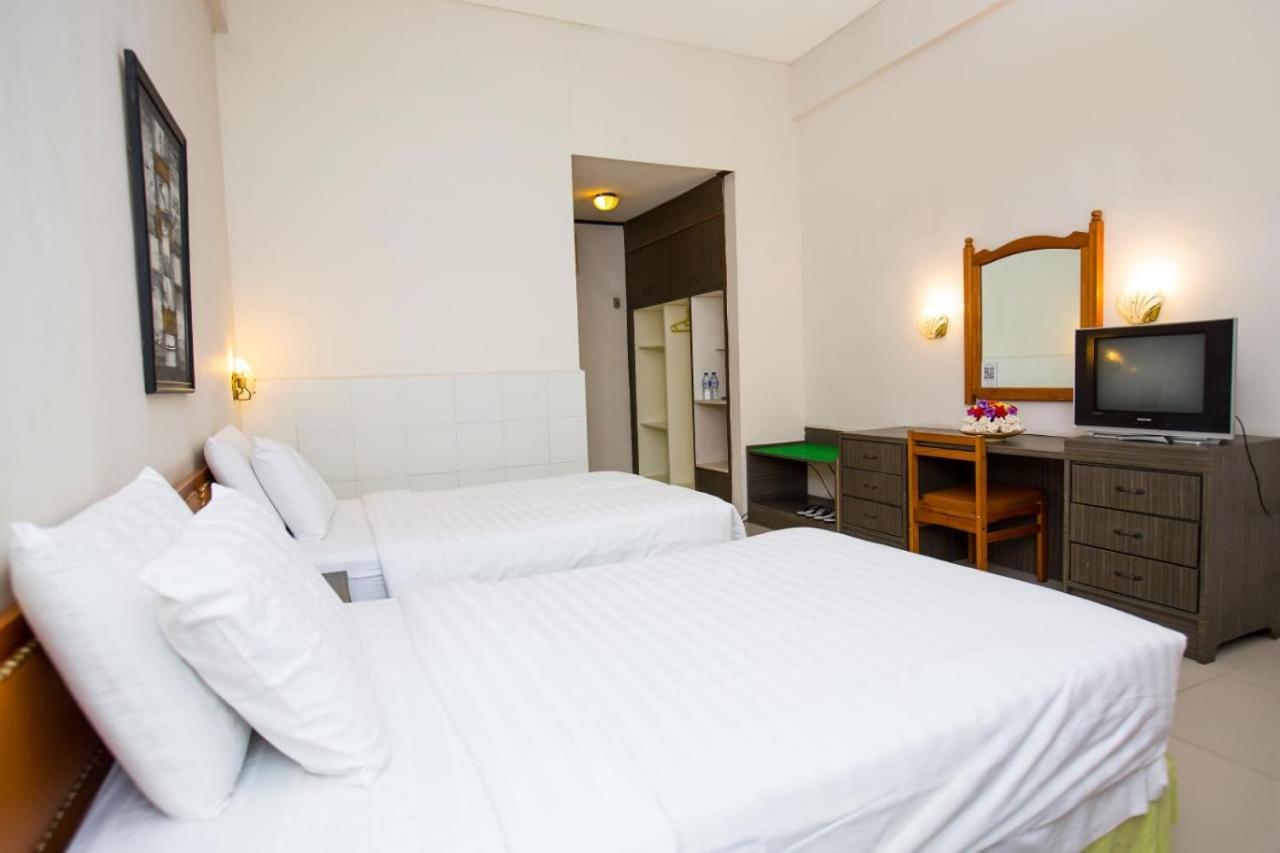 Green Garden Hotel Berastagi Zewnętrze zdjęcie