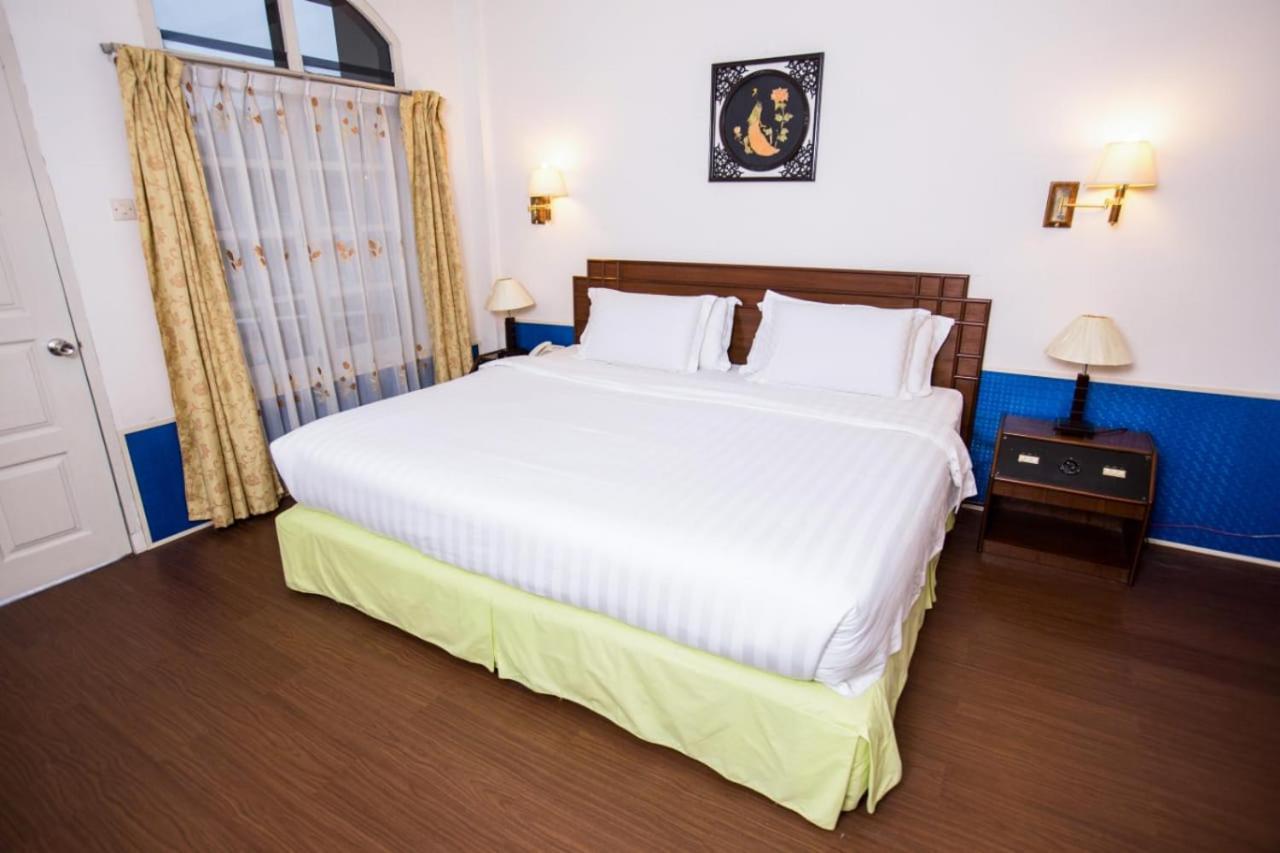 Green Garden Hotel Berastagi Zewnętrze zdjęcie