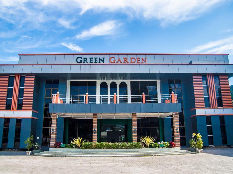 Green Garden Hotel Berastagi Zewnętrze zdjęcie